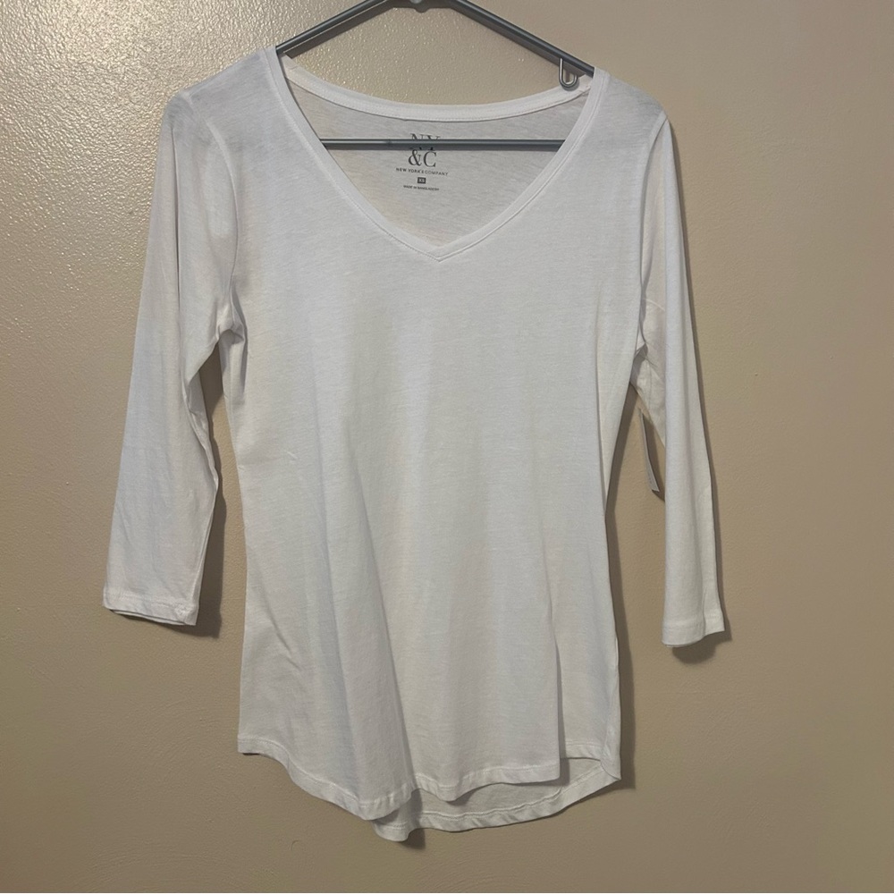 NWT New York & Company White Quarter Length Sleeve V-Neck